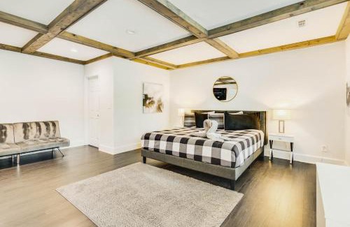 Conyers House | The Poolside 4BR Stylish Luxury Sanctuary