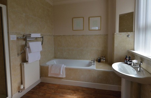 Pitlochry House | Elegant Stay at The Poplars Guest House - Rated 10/10