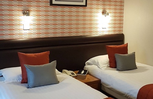 Moulton Hotel | Discover The Poplars Hotel: 4-Star Family-Friendly Retreat