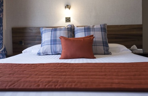 Moulton Hotel | Discover The Poplars Hotel: 4-Star Family-Friendly Retreat