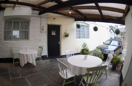 Bishops Castle House | Discover The Poppy House: Pet-Friendly & Family Haven