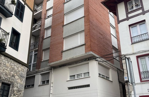 Mundaka Apartment | Family-Friendly Stay at The Port House Hotel
