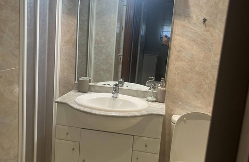 Mundaka Apartment | Family-Friendly Stay at The Port House Hotel