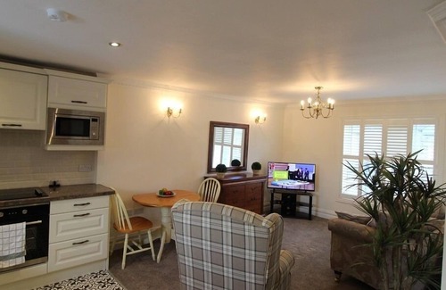 Kinsale Apartment | Comfortable Stay at The Post House - Pet-Friendly & Breakfast