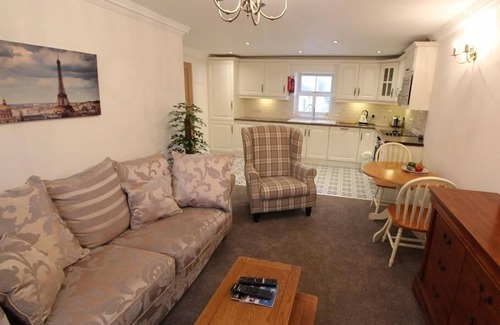 Kinsale Apartment | Comfortable Stay at The Post House - Pet-Friendly & Breakfast