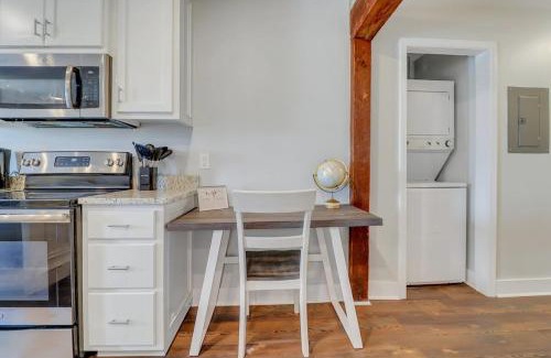 Statesboro Apartment | Spacious Post Suite Above Bull & Barrel Near GSU