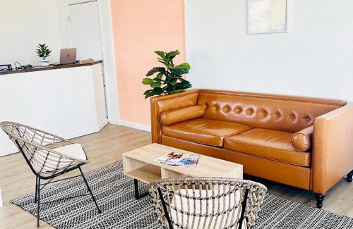 Seligman Hotel | Pet-Friendly Getaway at The Postcard Motel for Families