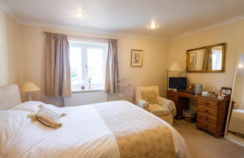 Seer Green Hotel | Pet-Friendly Retreat at The Potters Arms - 8/10 Rated Stay