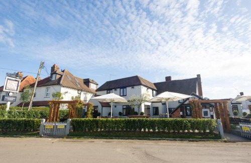 Seer Green Hotel | Pet-Friendly Retreat at The Potters Arms - 8/10 Rated Stay