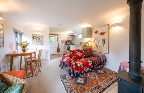 Woodstock Apartment | Experience Cozy Cotswolds Retreat at The Potting Shed