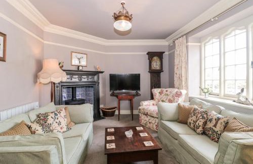 Porlock House | Pet-Friendly Haven: The Pound, 4-Star Rated with Top Reviews
