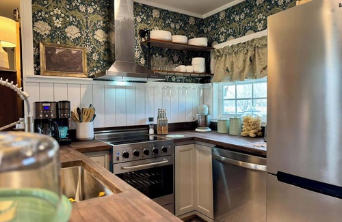 Breckenridge Cottage | The Prairie House at the Winery - CC Farms