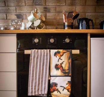 Oswestry House | Experience Unmatched Comfort at The Prancing Pony Hotel