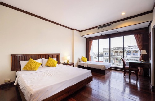 Ladprao Hotel | Relax at The President Hotel, Chokchai 4 - Pool & Spa