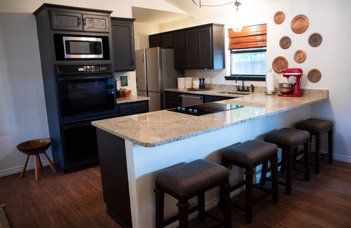 Abilene House | Guest Rated 10/10: The Prickly Pear with Spa & Kitchen