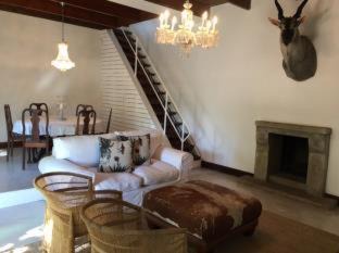 Worcester Central Apartment | Discover The Prime Spot: Self-Catering with Hot Tub & More