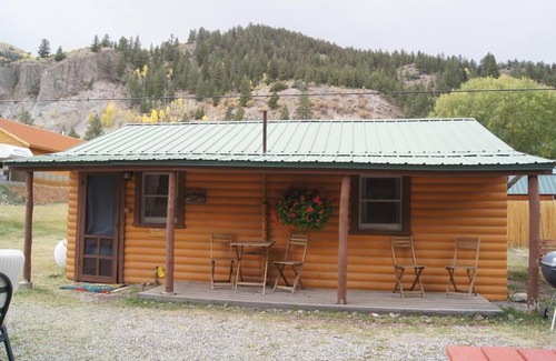 Lake City House | Experience The Primrose Cabin with Scenic Mountain Views