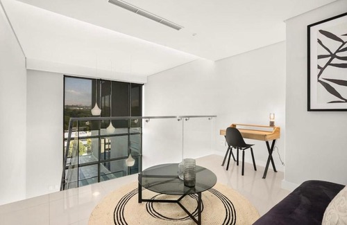 Nairobi Apartment | Elegant Primrose Penthouse: 5-Star Retreat with Hot Tub