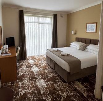 Dursley Hotel | Discover The Prince of Wales Hotel: Pet-Friendly Retreat
