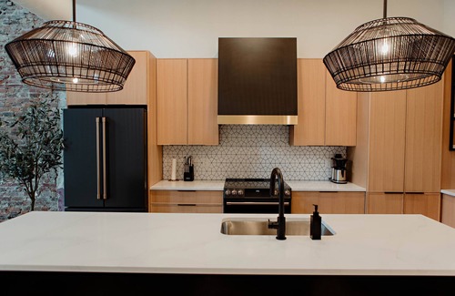 Chillicothe House | Modern Downtown Townhome with Breakfast & Family Amenities