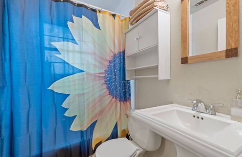 North University House | Discover The Prism Playhouse: Family-Friendly with Breakfast