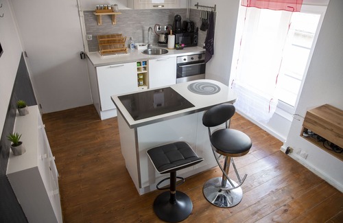 La Chapelle-en-Serval Apartment | Elegant Retreat Near Roissy and Parc Astérix - 10/10 Rated