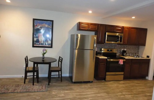 Willow Grove House | Tranquil 1-BR Retreat in Willow Grove Park - Guest Rated 10/10