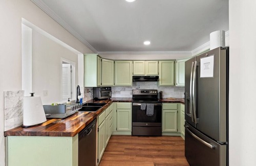 Canton House | Top-Rated Pro Football HOF Home with Family-Friendly Amenities