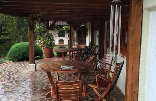 Cali House | Discover a Unique Getaway Just 25 Minutes from Cali