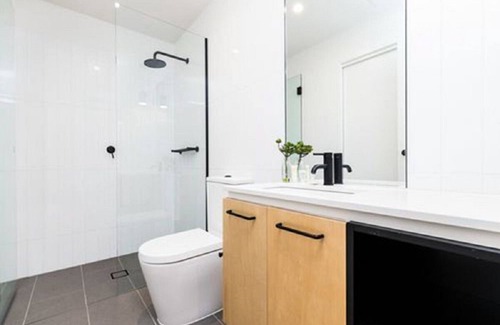 Southbank Hotel | Stylish Private 1 BDR Apartment in Southbank, Family-Friendly
