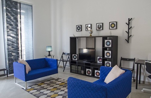 Noto Historic Centre House | Renovated 50s Building with Kitchen - Guest Rated 10/10