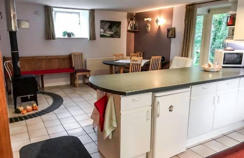 St Brides House | Pet-Friendly Getaway at The Pump by Interhome - 9.8 Score