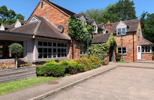 Wixford Bed & Breakfast | Experience The Punchbowl Lapworth: 4-Star Family Getaway