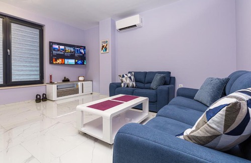 Plovdiv Apartment | Child-Friendly Purple 1DB Apartment with Parking Spot