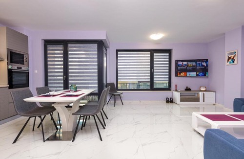 Plovdiv Apartment | Child-Friendly Purple 1DB Apartment with Parking Spot