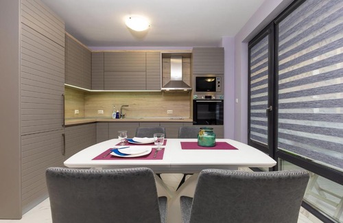 Plovdiv Apartment | Child-Friendly Purple 1DB Apartment with Parking Spot