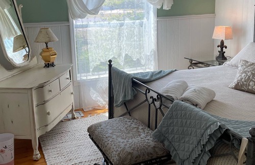 Rogers City Bed & Breakfast | Experience Comfort at The Purple Martin Inn with Breakfast