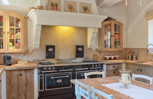 Jouques House | Unforgettable Stays at The Puybernier Domain with Scenic Views