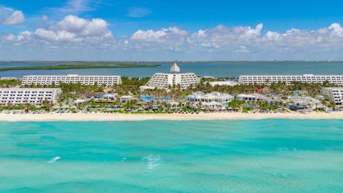 Punta Cancun Resort | Experience The Pyramid Cancun - All Inclusive Luxury Stay