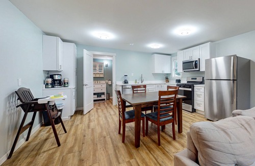 Retsil House | Pet-Friendly Quacker Jack: Cozy House with Gas Fireplace