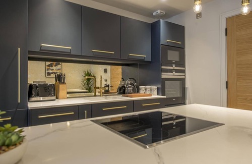 York Apartment | Explore The Quadrant: The Botanical Suite with Breakfast