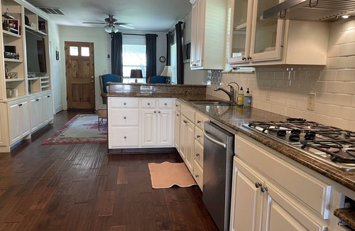 MLK House | Charming Craftsman Retreat in East Austin with Yards