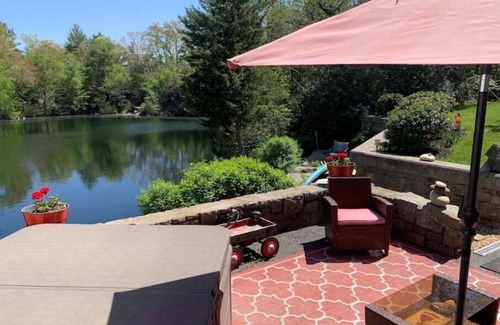 Gloucester House | Discover The Quarry: Spa Retreat with Breakfast & Hot Tub