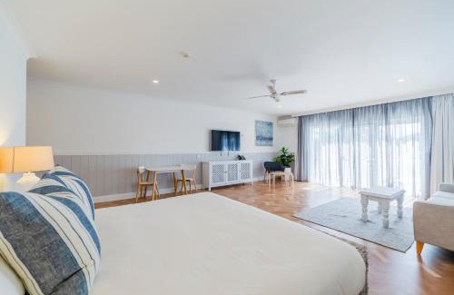Forresters Beach Hotel | Relax at The Quarters: Oceanfront Retreat with Pool & Dining