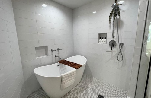 Grafton Apartment | Guest Rated 10/10: The Quarters Suite with Family & Pet Perks