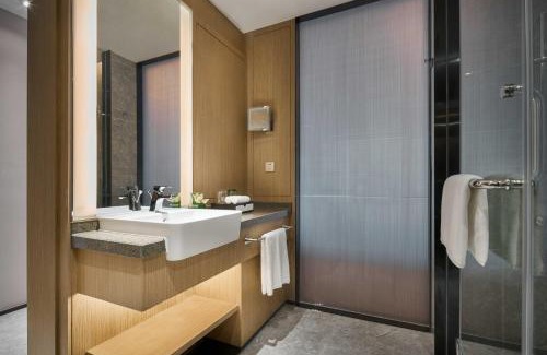 Qingpu Hotel | Elegant Stay at The QUBE Hotel Shanghai Hongqiao - Rated 9/10