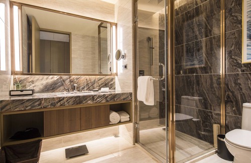 Fangcheng Hotel | Discover The Qube Hotel Xiangyang: Pool, Spa & Family-Friendly