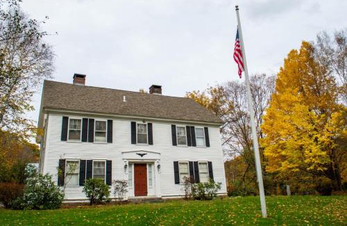 Quechee Hotel | Welcoming Quechee Inn at Marshland Farm with Family-Friendly Perks
