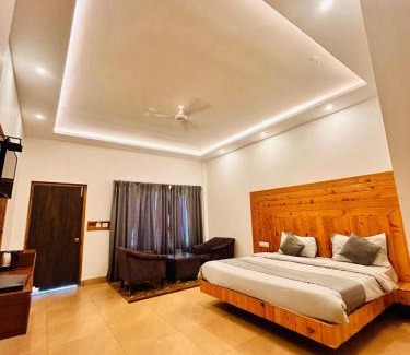 Mussoorie Hotel | The Queen Hill View Hotel & Resort A Luxury A Property In Mussoorie