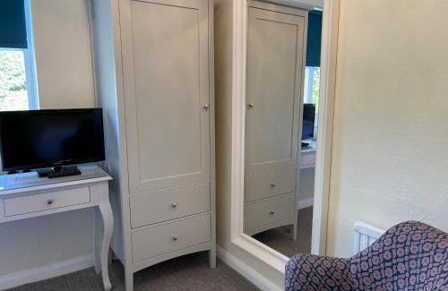 Olney Bed & Breakfast | Discover Comfort at The Queen Hotel - Guest Rated 7.1/10